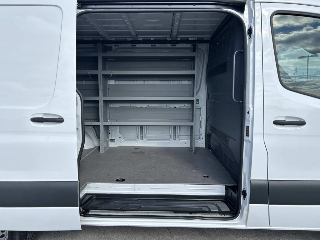 Used 2022 Mercedes-Benz Sprinter 1500 image 17