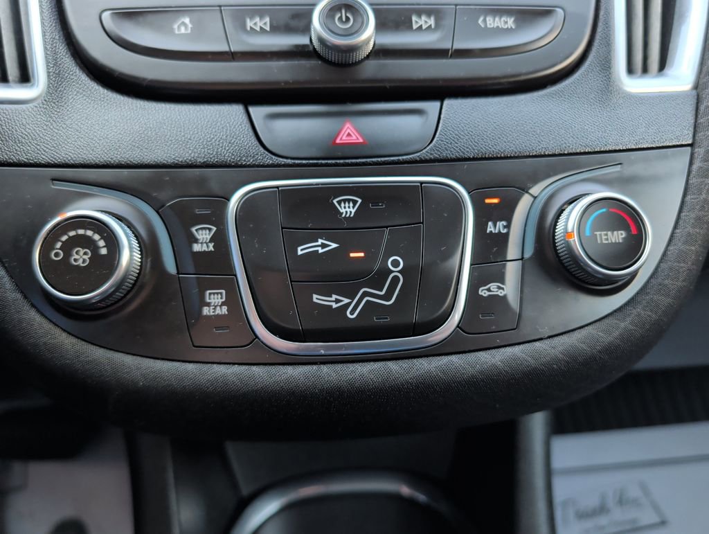 Used 2018 Chevrolet Malibu LT image 15