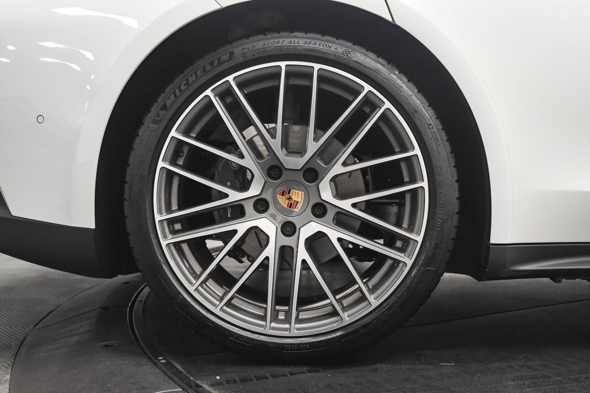 Used 2025 Porsche Panamera 4 image 34