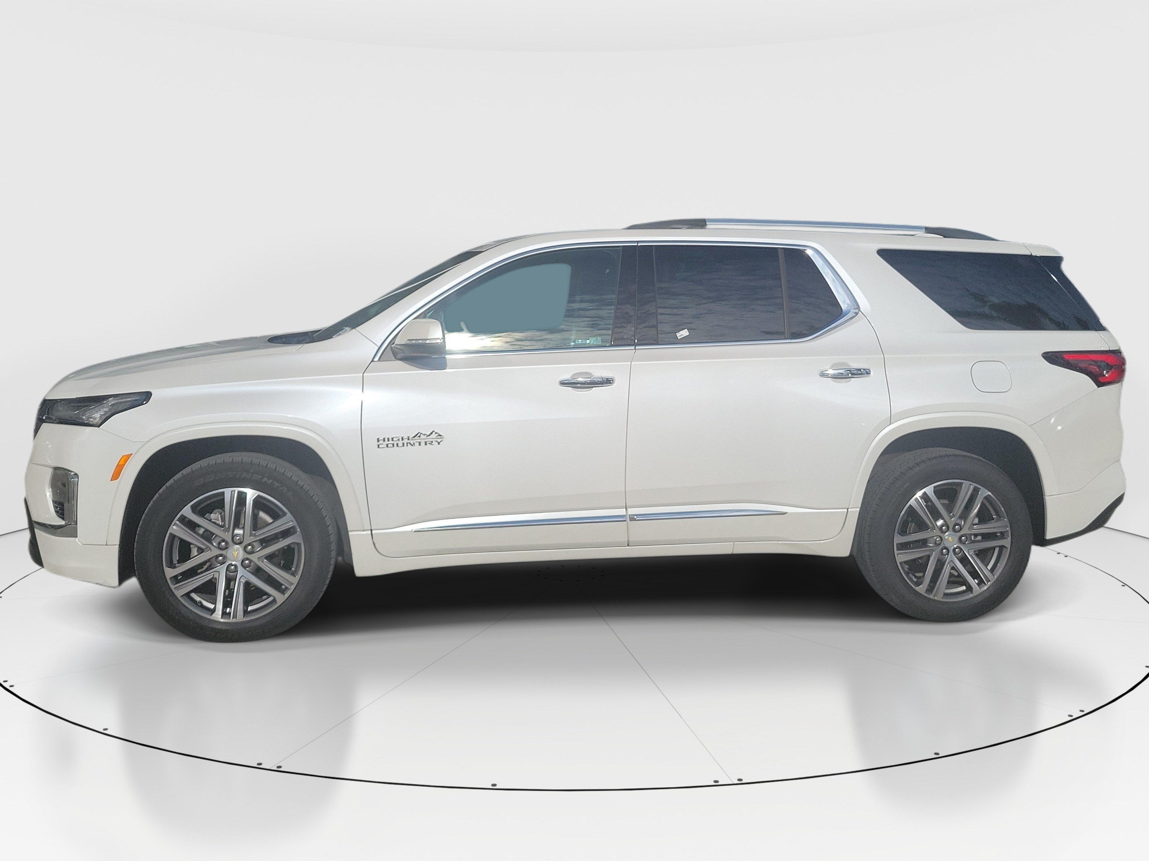 Used 2023 Chevrolet Traverse High Country FWD image 4