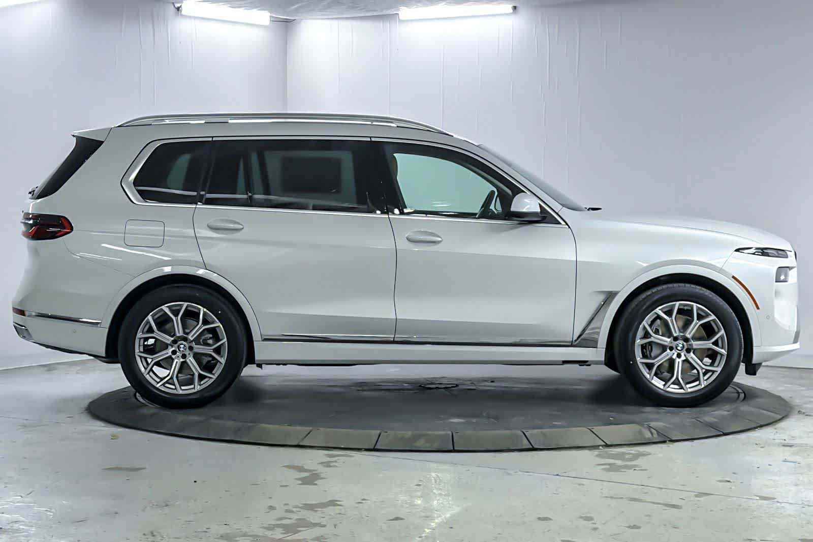 Used 2026 BMW X7 xDrive40i AWD/4WD image 8