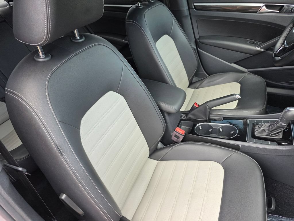Used 2018 Volkswagen Passat 3.6 FWD image 29
