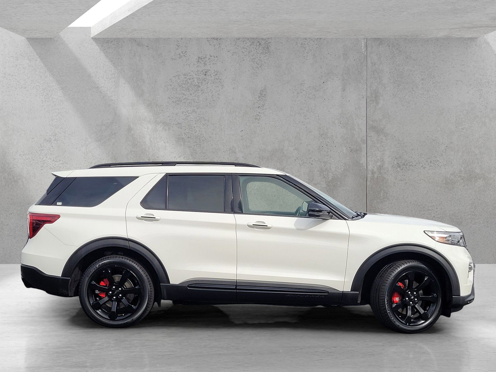 Used 2023 Ford Explorer ST w/ Equipment Group 401A image 3