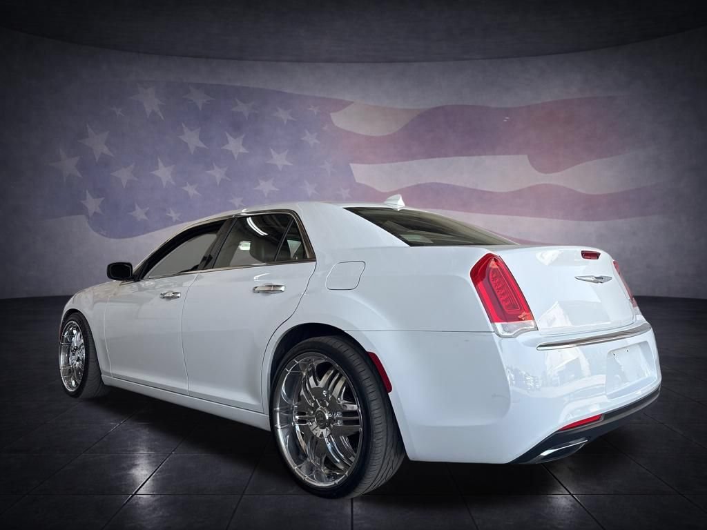 Used 2017 Chrysler 300 C RWD image 3
