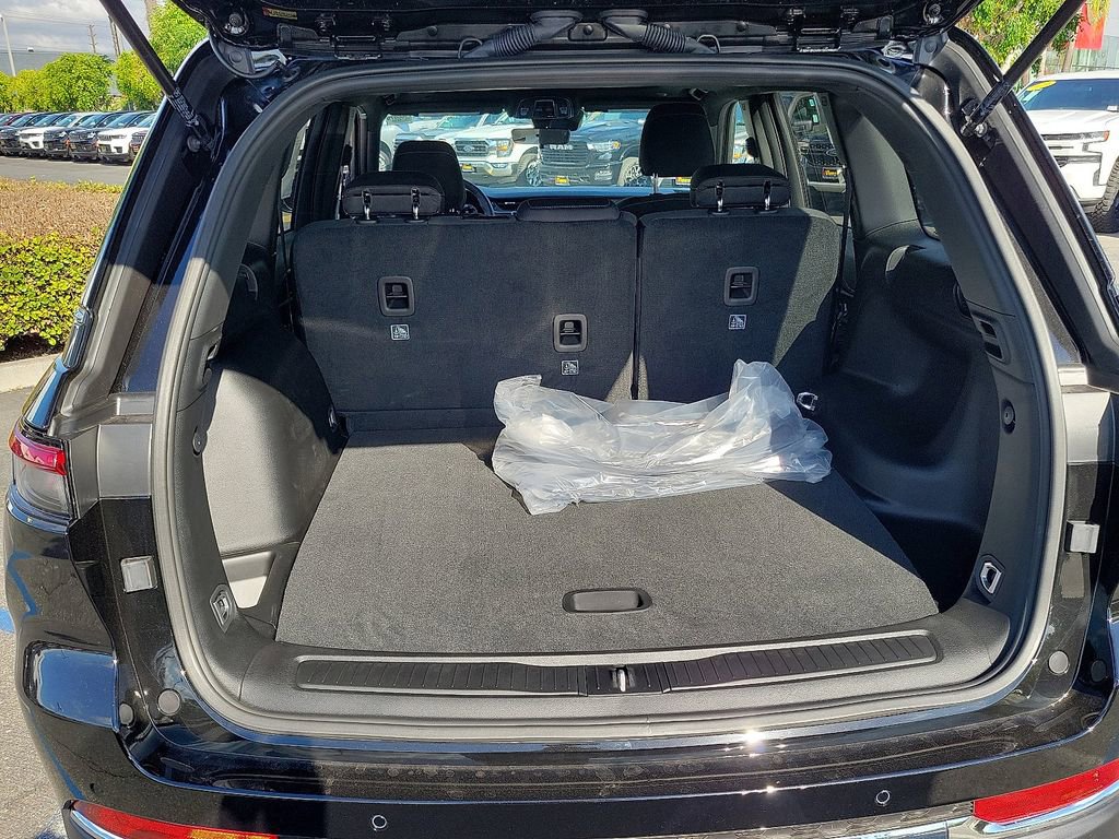 New 2025 Jeep Grand Cherokee Laredo X image 18