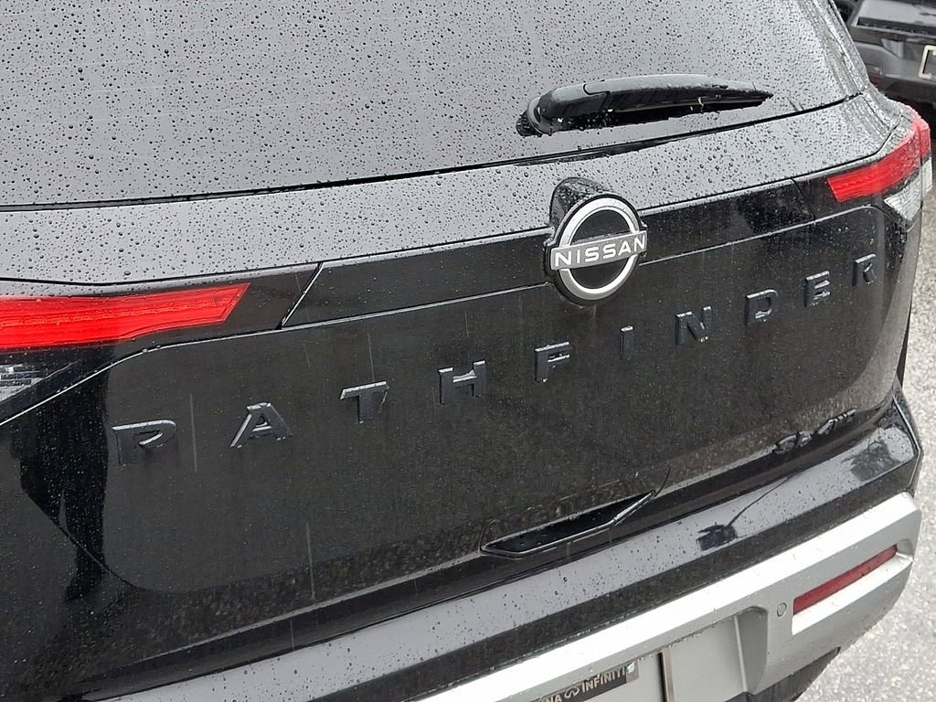 Used 2023 Nissan Pathfinder SL w/ Black Appearance Package image 34