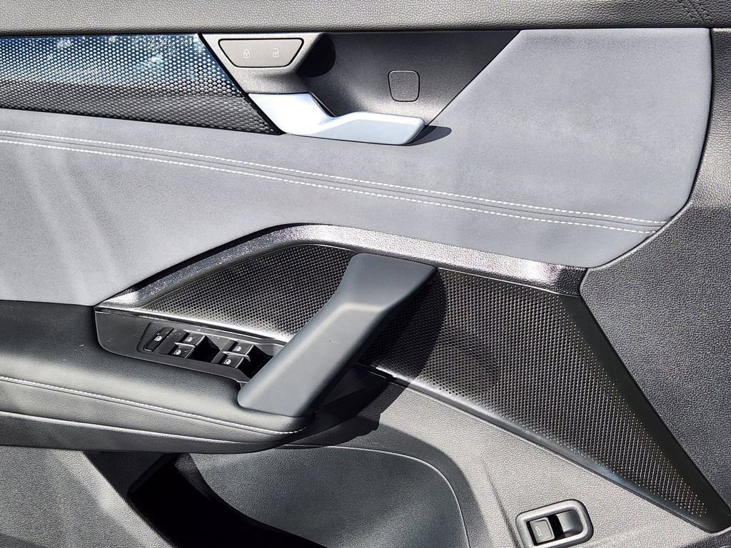 New 2026 Volkswagen Tiguan SE image 12