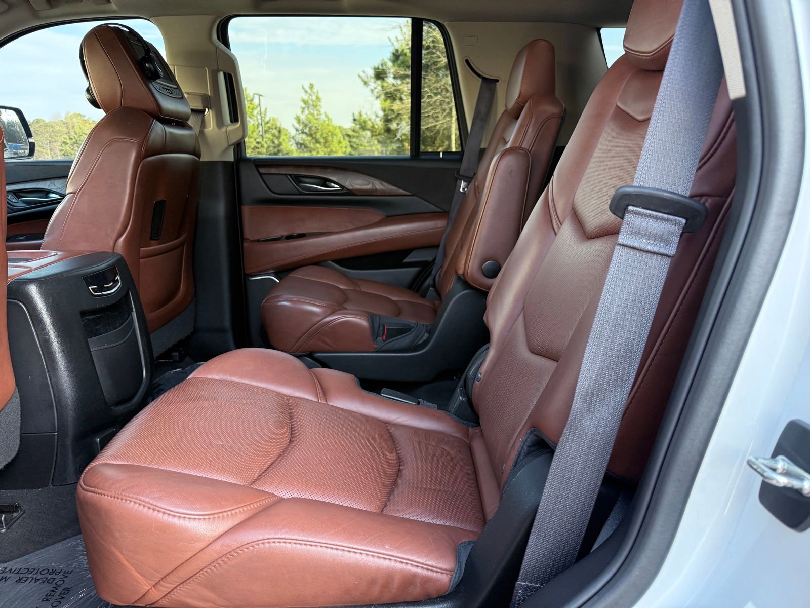 Used 2016 Cadillac Escalade Luxury image 36