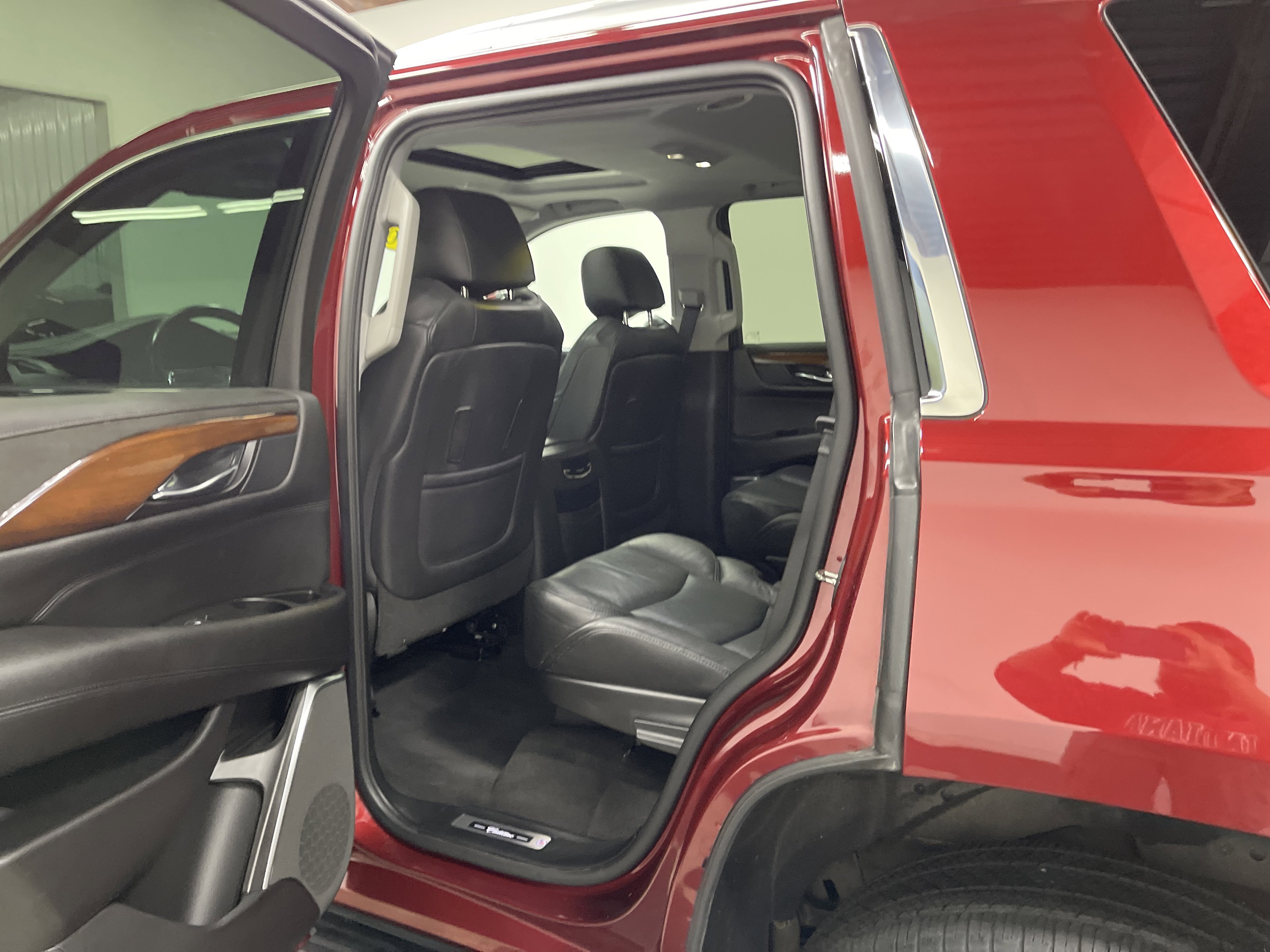 Used 2020 Cadillac Escalade Luxury AWD/4WD image 13