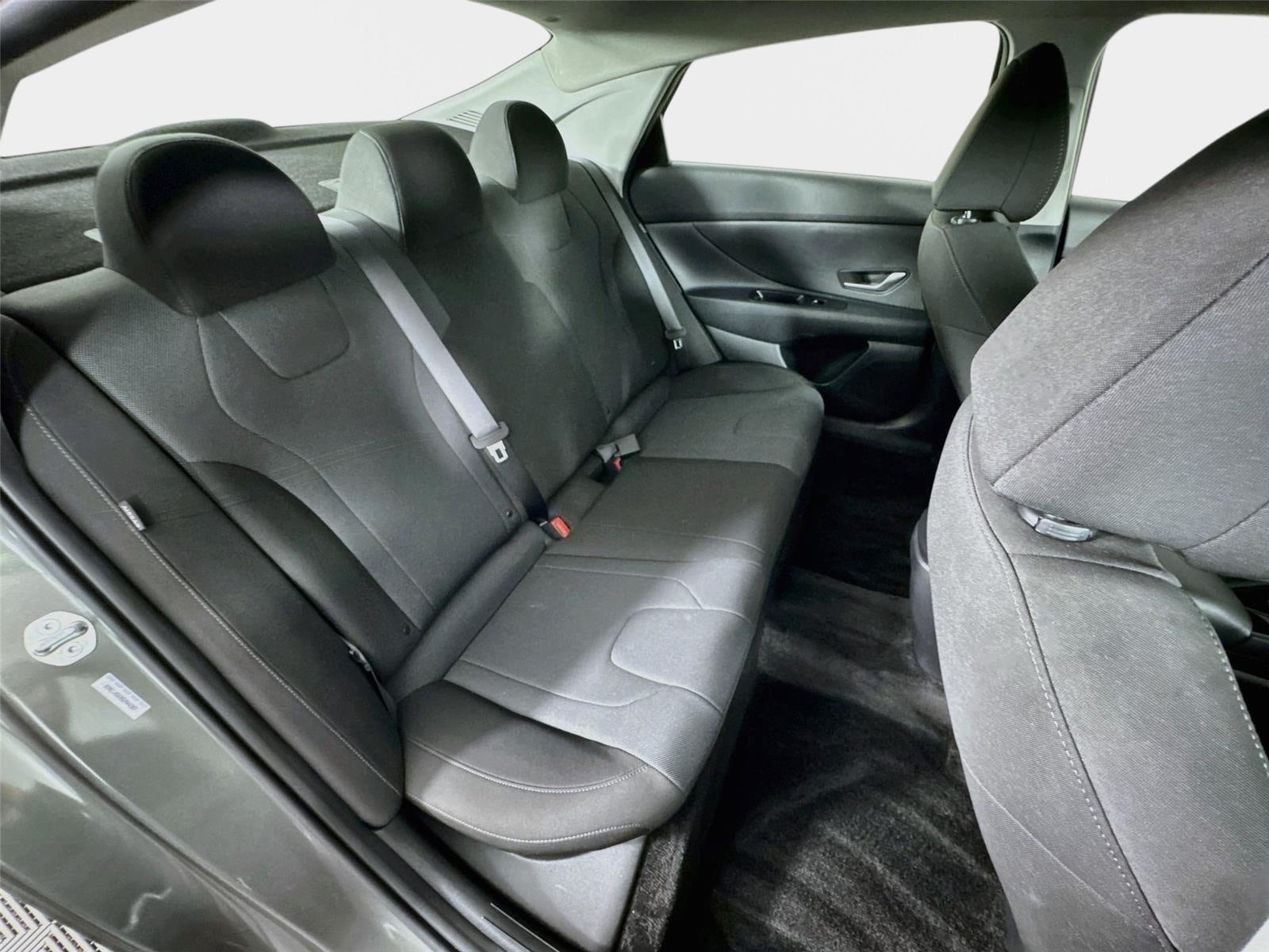 Certified 2025 Hyundai Elantra SE FWD image 24