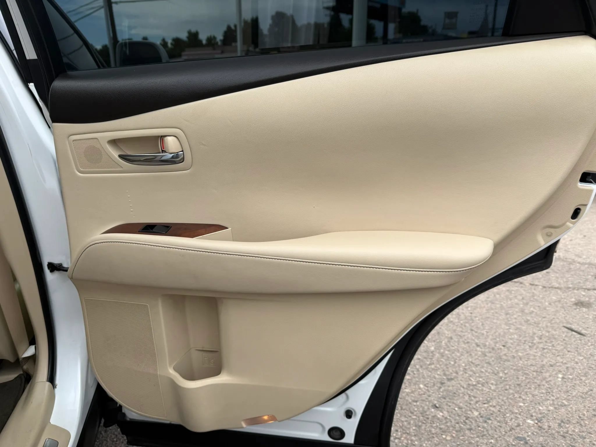 Used 2013 Lexus RX 450h AWD w/ Navigation Pkg image 16