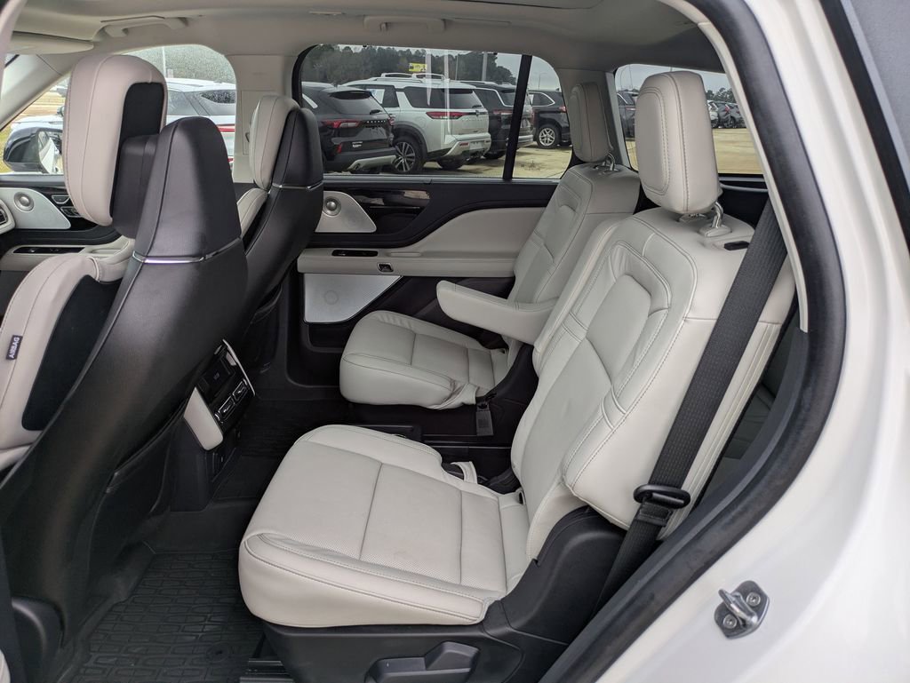 Used 2025 Lincoln Aviator Reserve w/ Equipment Group 201A image 10