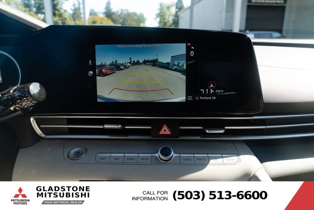 Used 2025 Hyundai Elantra Limited FWD image 13