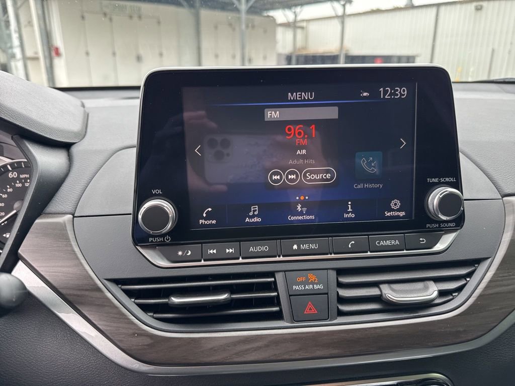 Used 2025 Nissan Altima 2.5 SV FWD image 5