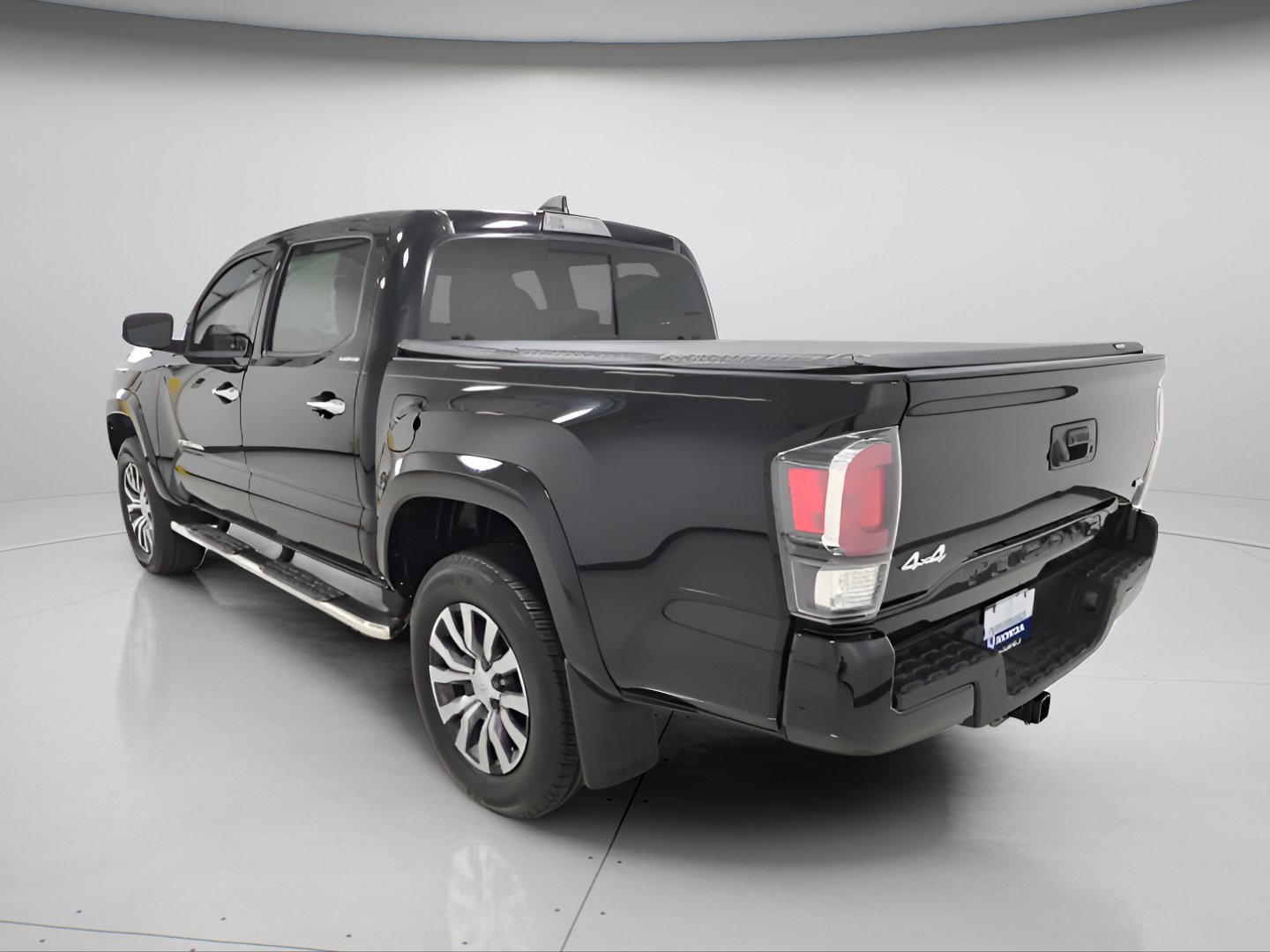 Used 2022 Toyota Tacoma Limited AWD/4WD image 5