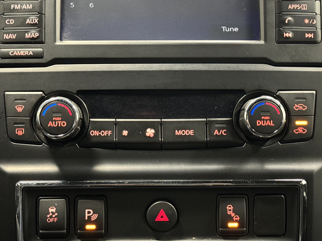 Used 2018 Nissan Titan SV w/ SV Convenience Package AWD/4WD image 19