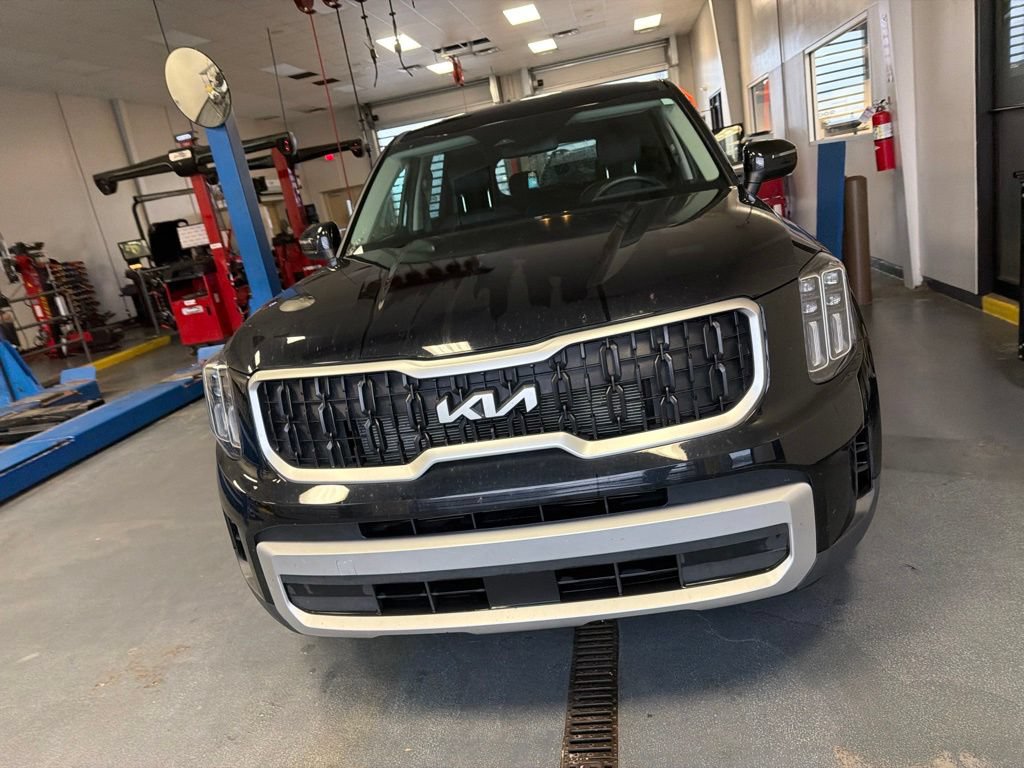 Used 2025 Kia Telluride LX FWD image 4