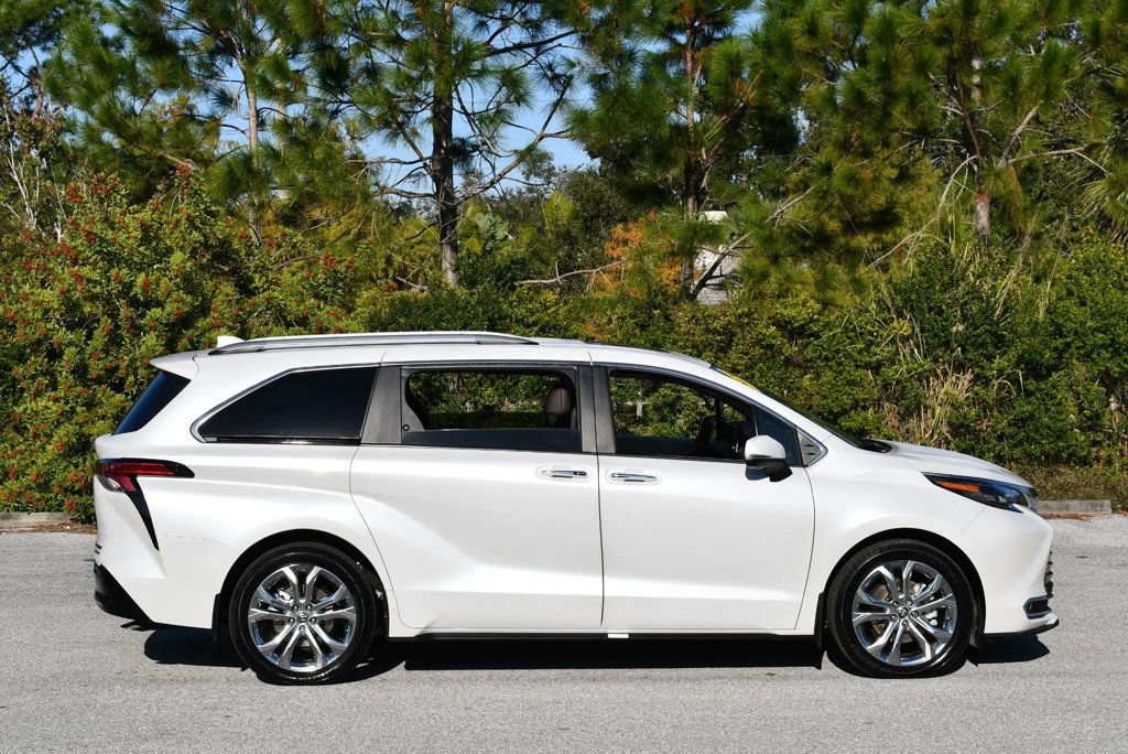 Used 2024 Toyota Sienna Platinum image 36