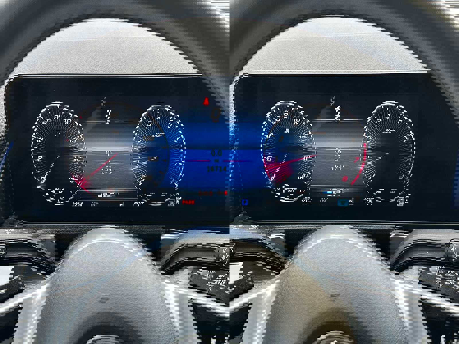 Used 2024 Mercedes-Benz GLB 250 4MATIC image 24