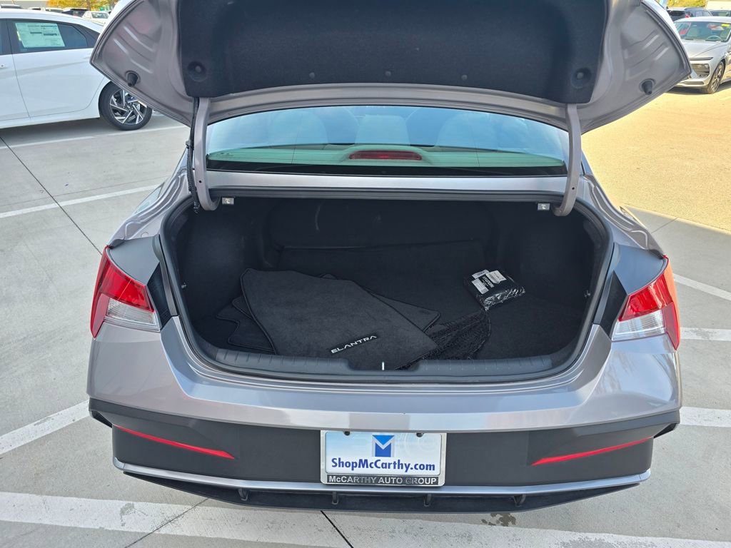 Used 2025 Hyundai Elantra Sport image 21