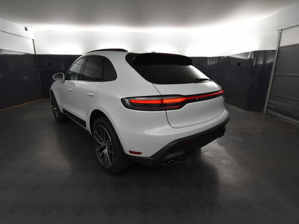 Used 2026 Porsche Macan AWD/4WD image 3