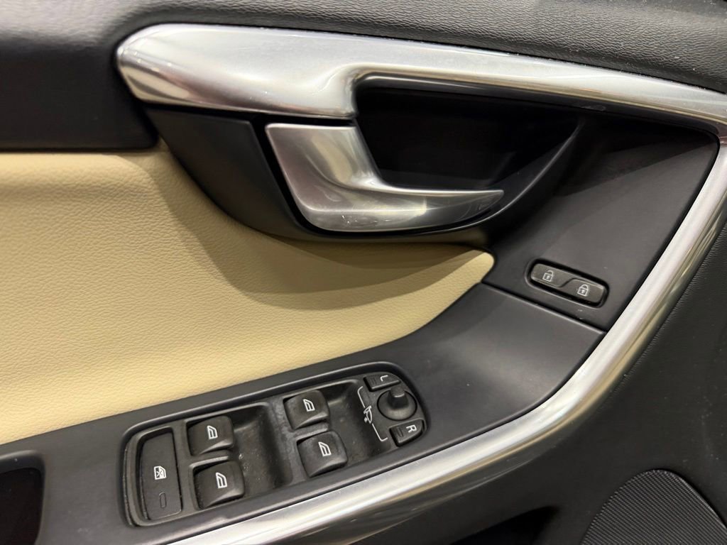 Used 2016 Volvo XC60 T6 Platinum w/ Climate Package AWD/4WD image 49