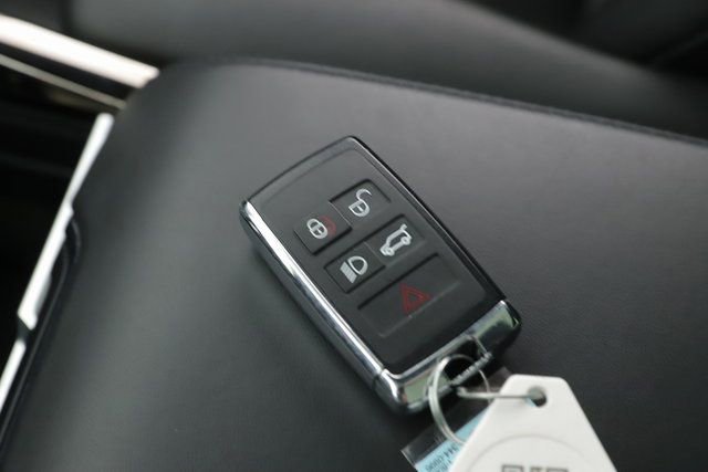 Used 2025 Land Rover Range Rover Sport SE image 20