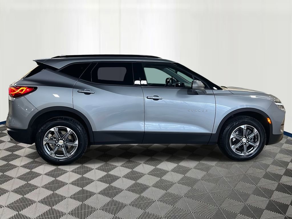 Used 2024 Chevrolet Blazer LT w/ Convenience Package FWD image 5