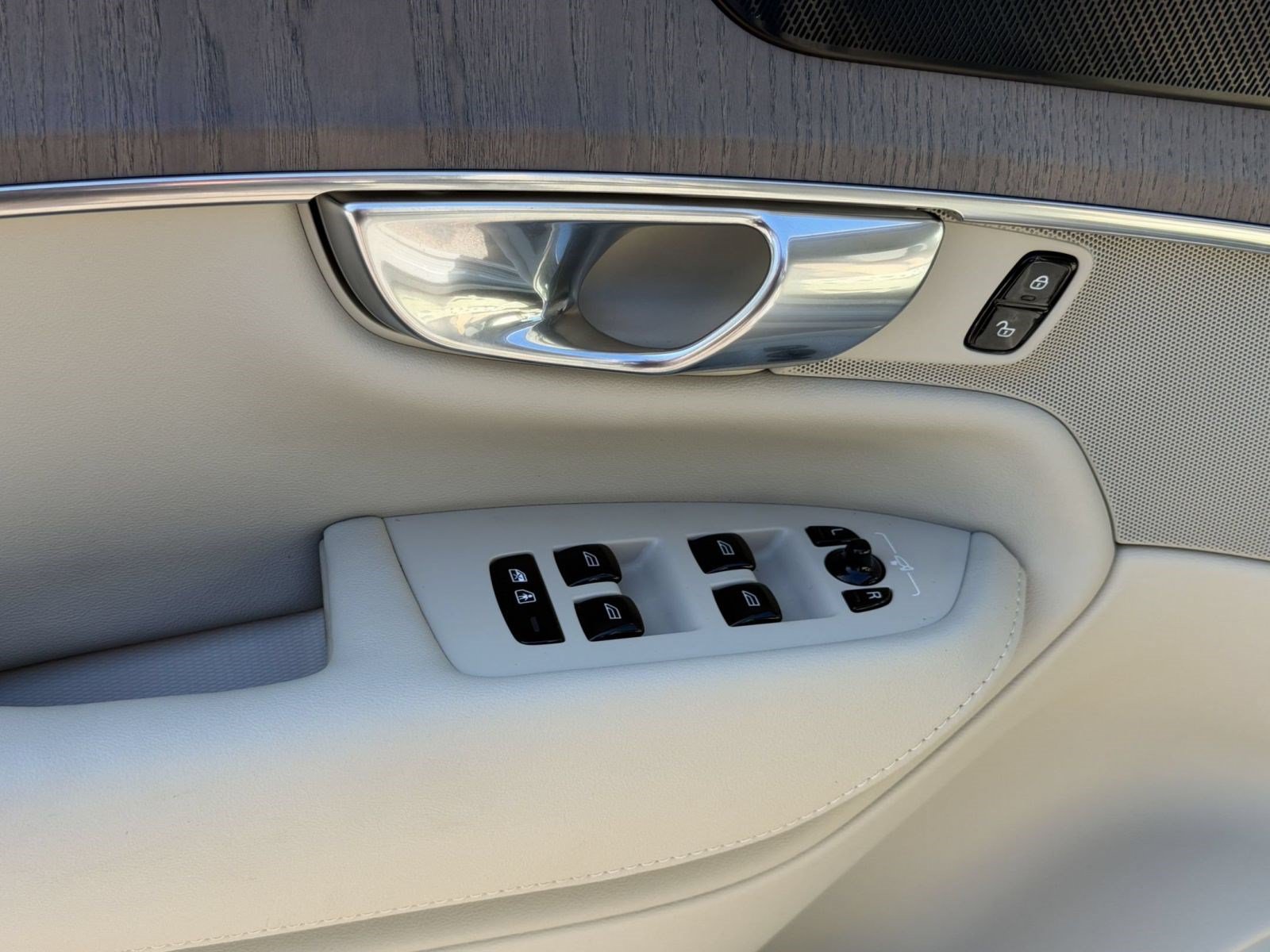 New 2026 Volvo XC90 B6 Ultra w/ Protection Package AWD/4WD image 28