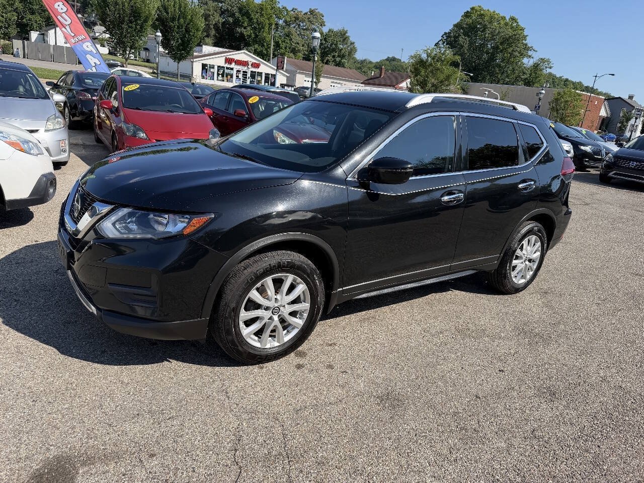 Used 2020 Nissan Rogue SV AWD/4WD image 1
