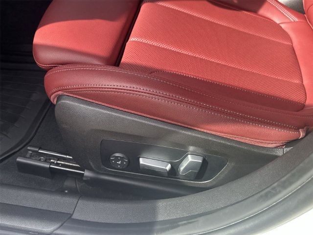 Certified 2023 BMW 330i xDrive Sedan w/ Premium Package AWD/4WD image 22