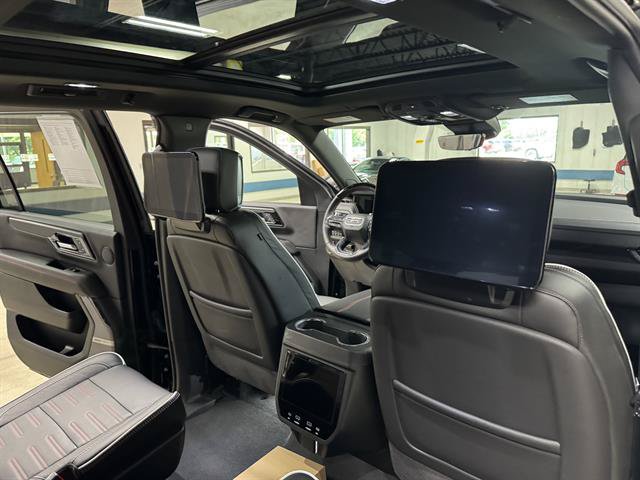 Certified 2025 GMC Yukon XL AT4 Ultimate AWD/4WD image 12