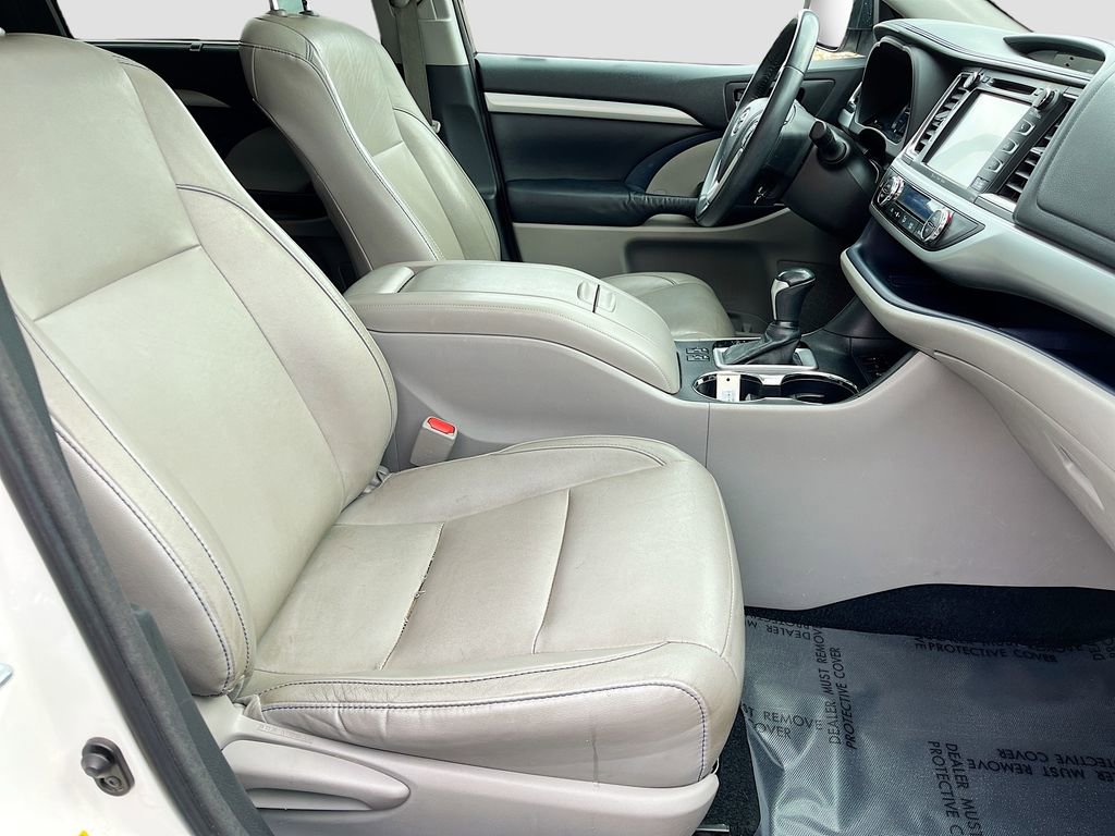 Used 2016 Toyota Highlander XLE image 30