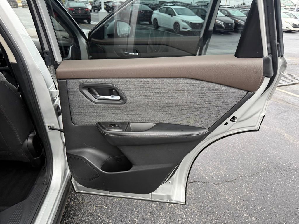 Used 2021 Nissan Rogue SV image 20