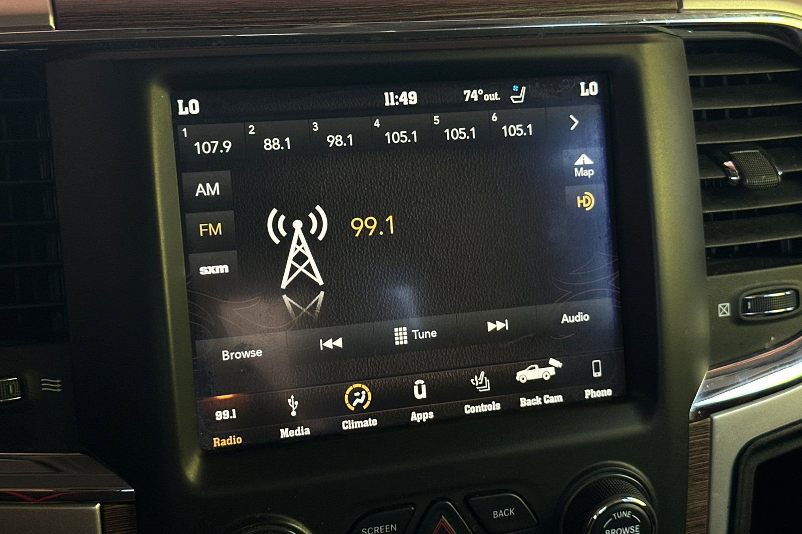 Used 2018 RAM 1500 Laramie w/ Convenience Group AWD/4WD image 17