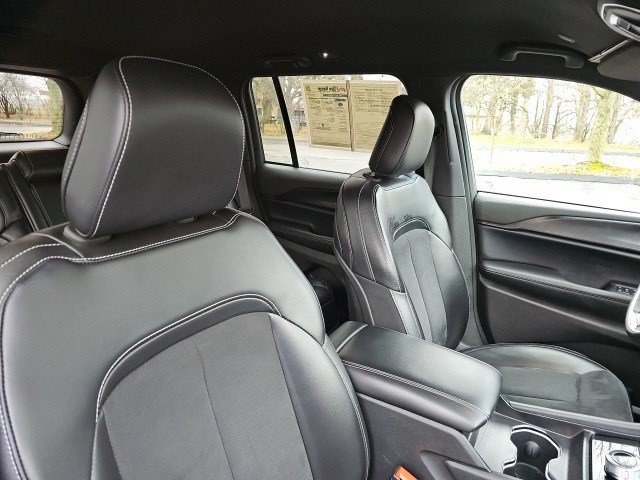 Used 2024 Jeep Grand Cherokee Altitude image 12