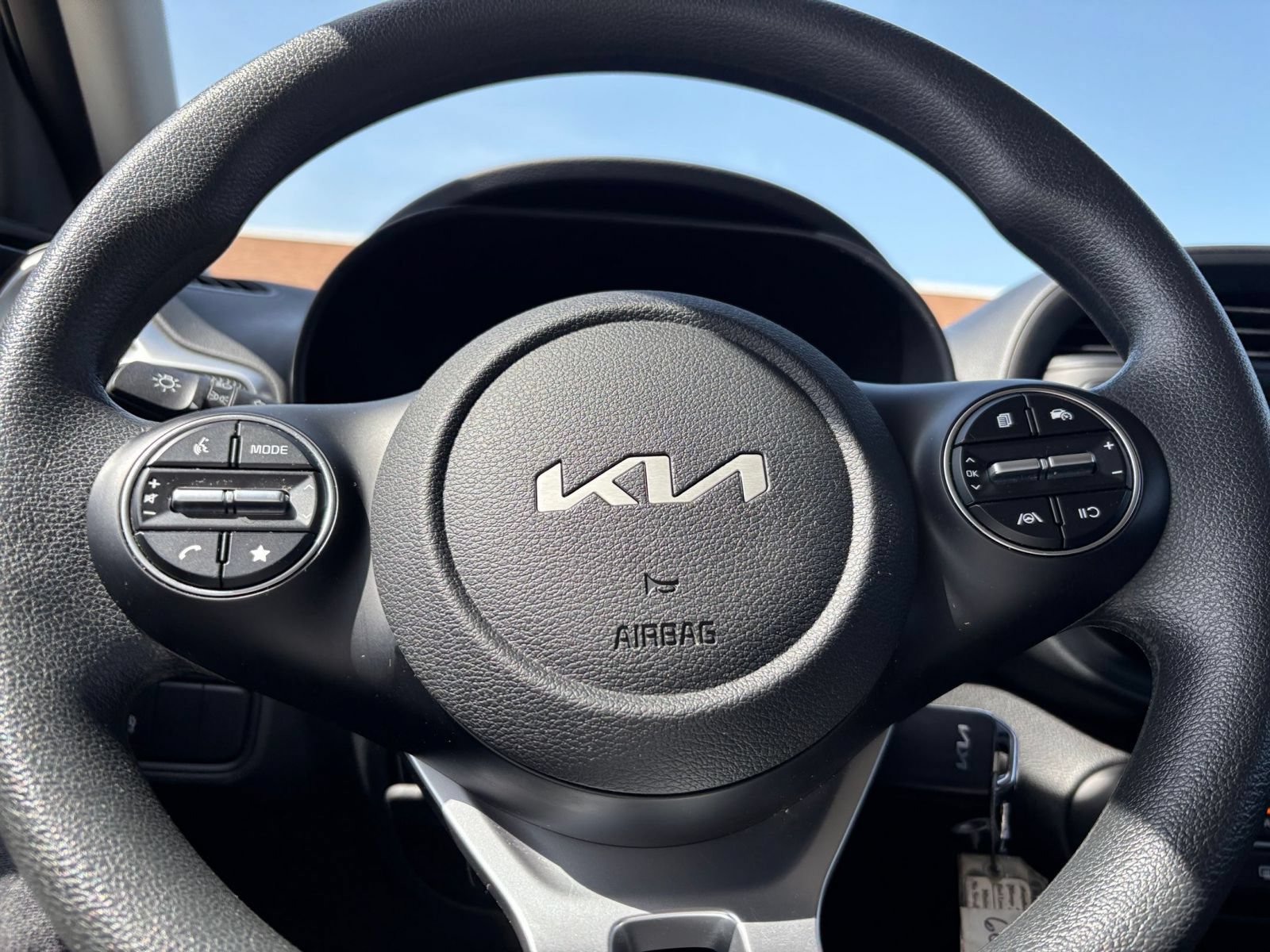 Used 2025 Kia Soul LX w/ LX Technology Package FWD image 25