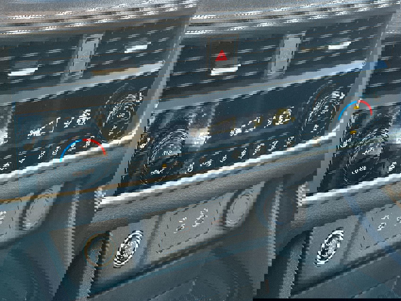 Used 2023 Nissan Rogue SV w/ SV Premium B Package image 18