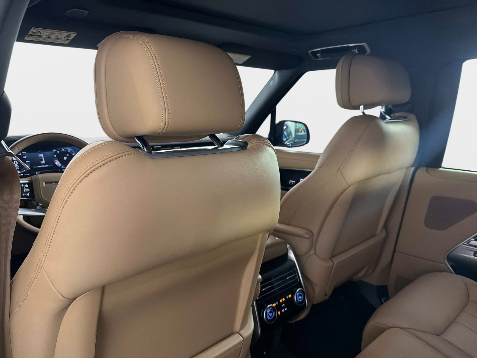 Used 2025 Land Rover Range Rover Long Wheelbase SE image 33