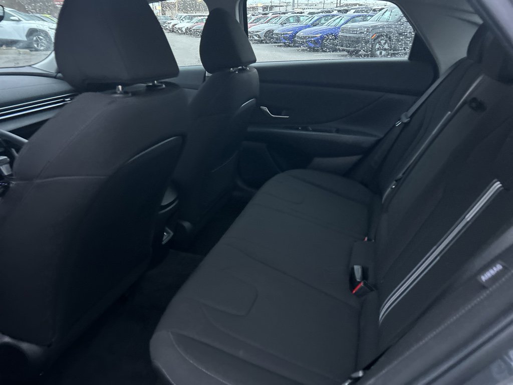 Used 2025 Hyundai Elantra SEL image 9