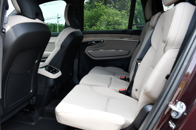 New 2026 Volvo XC90 B6 Plus w/ Protection Package Premier AWD/4WD image 15