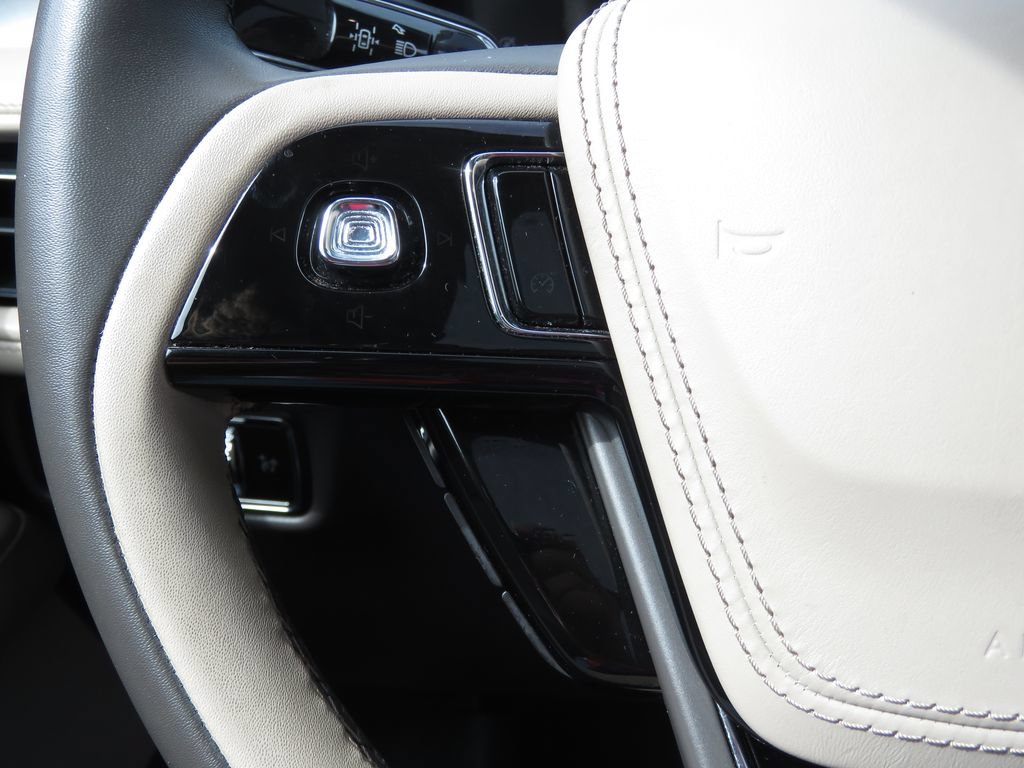 Used 2023 Lincoln Aviator AWD w/ Premium Package image 24