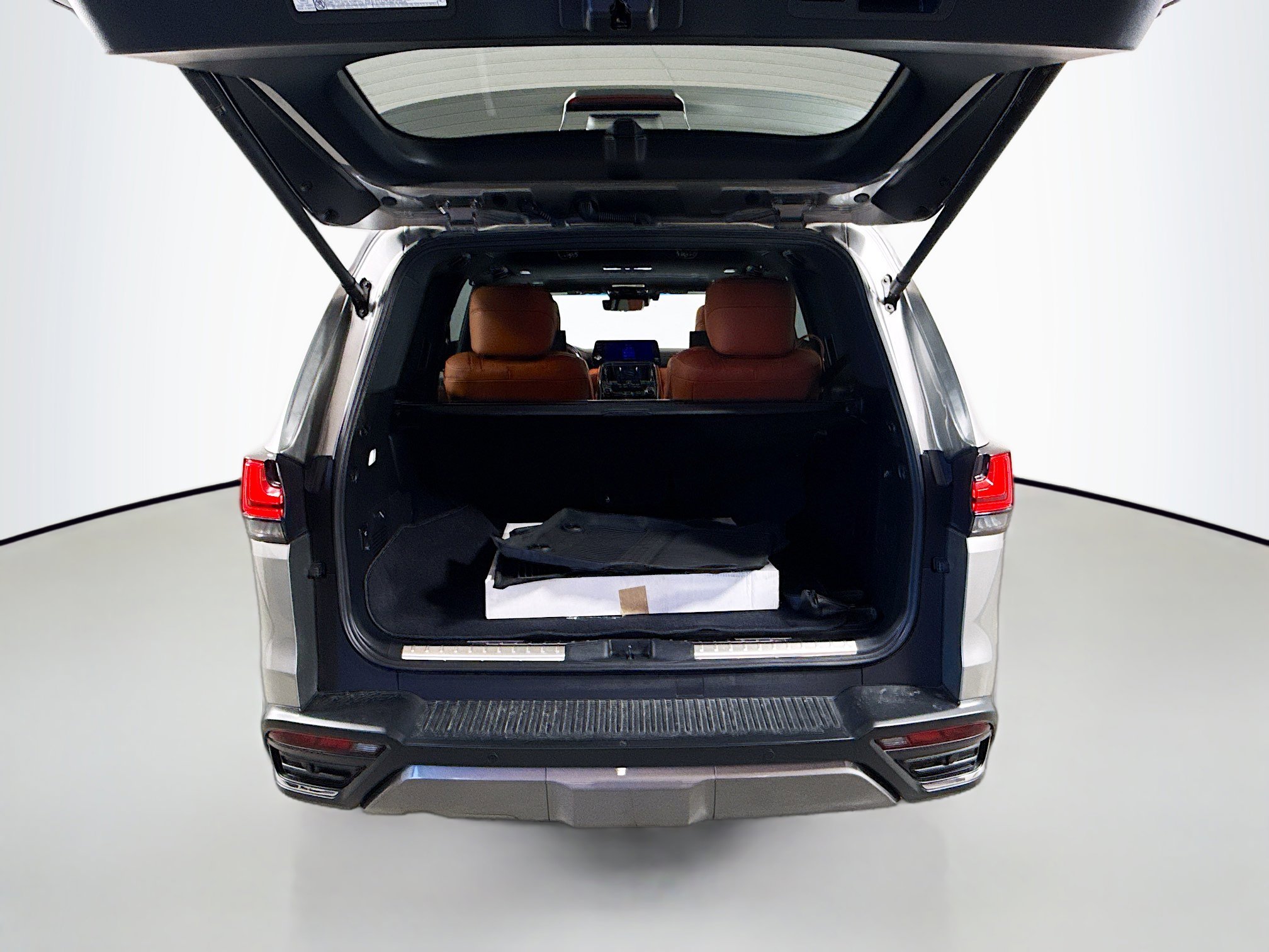 Used 2023 Lexus LX 600 4WD w/ Accessory Package (Z1) image 27