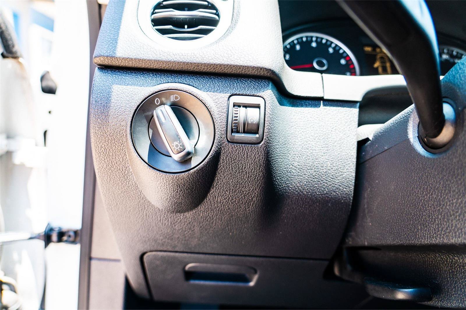 Used 2014 Volkswagen Tiguan SE FWD image 14