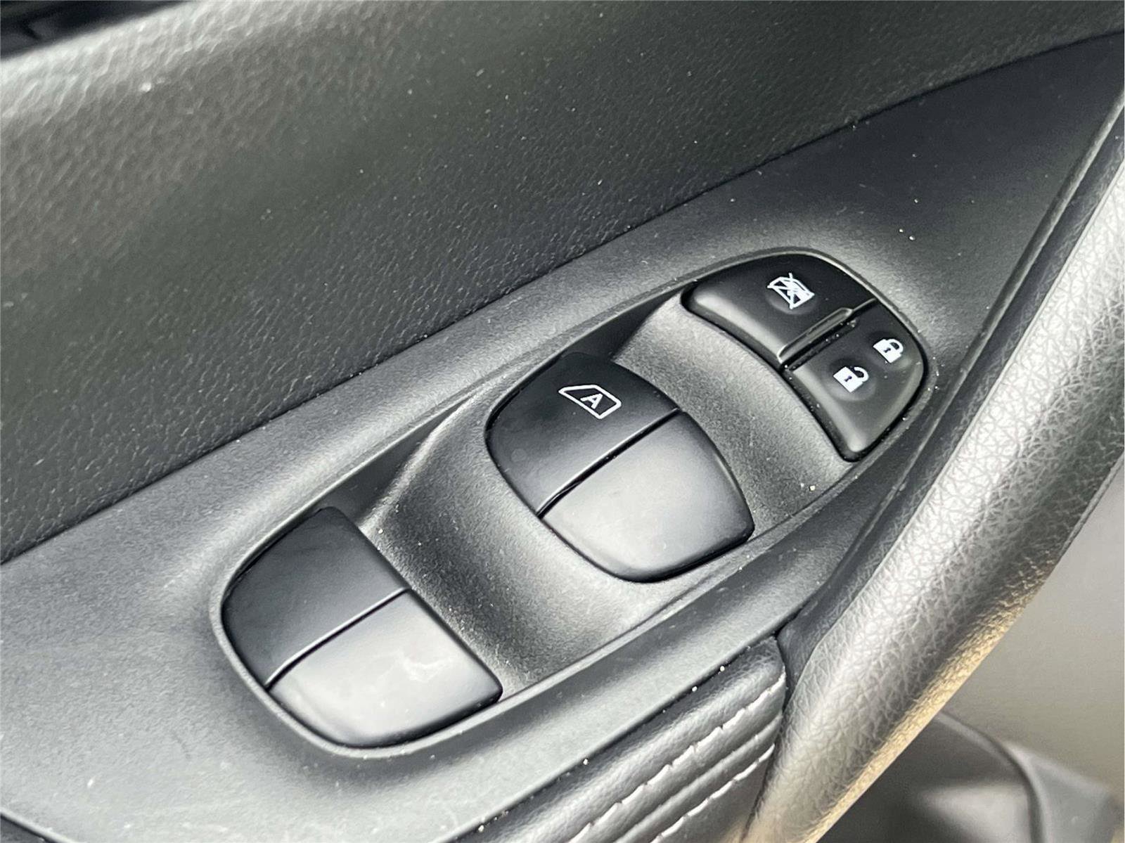 Used 2022 Nissan Rogue Sport SV image 8
