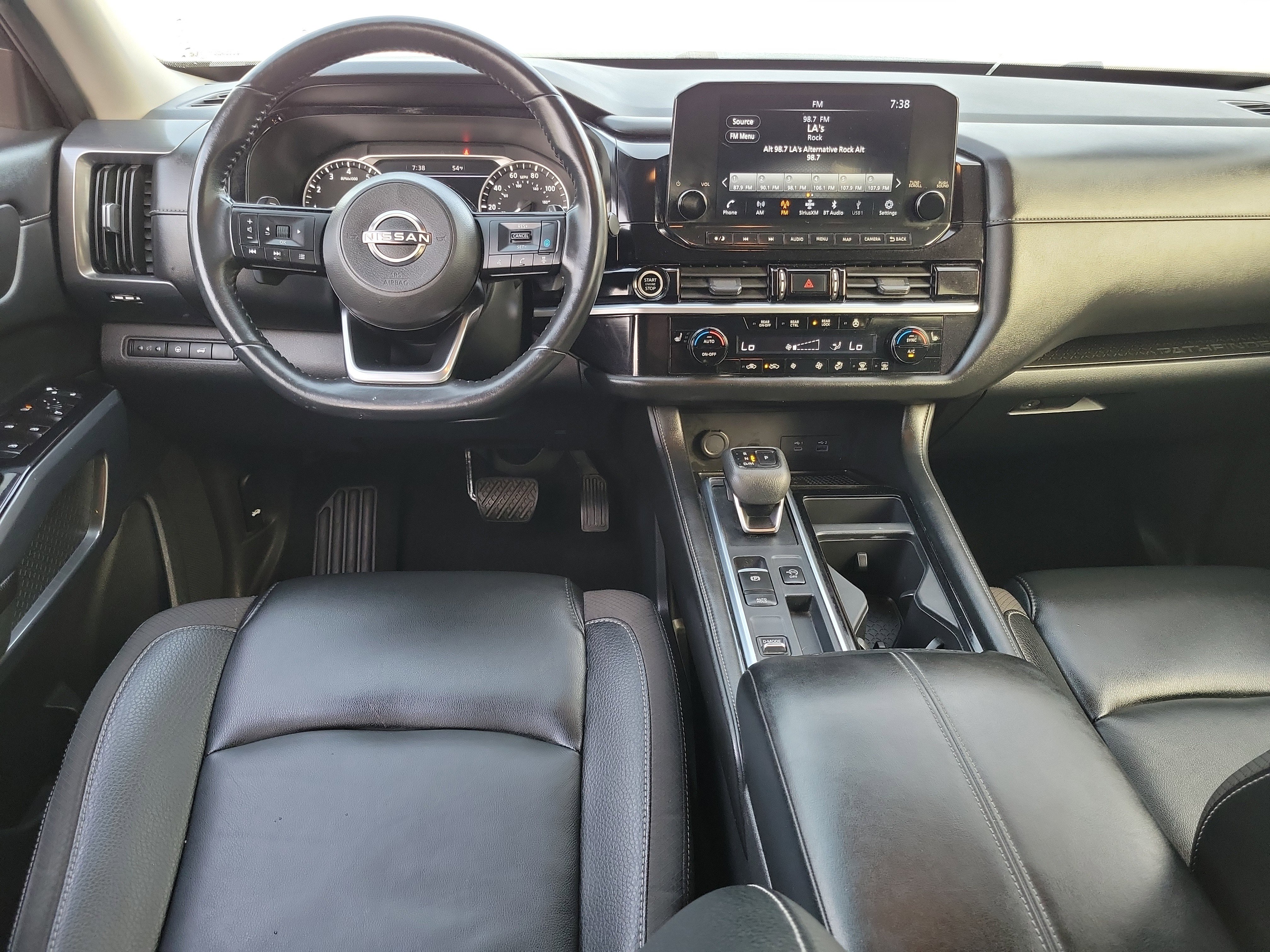 Used 2023 Nissan Pathfinder SL FWD image 6