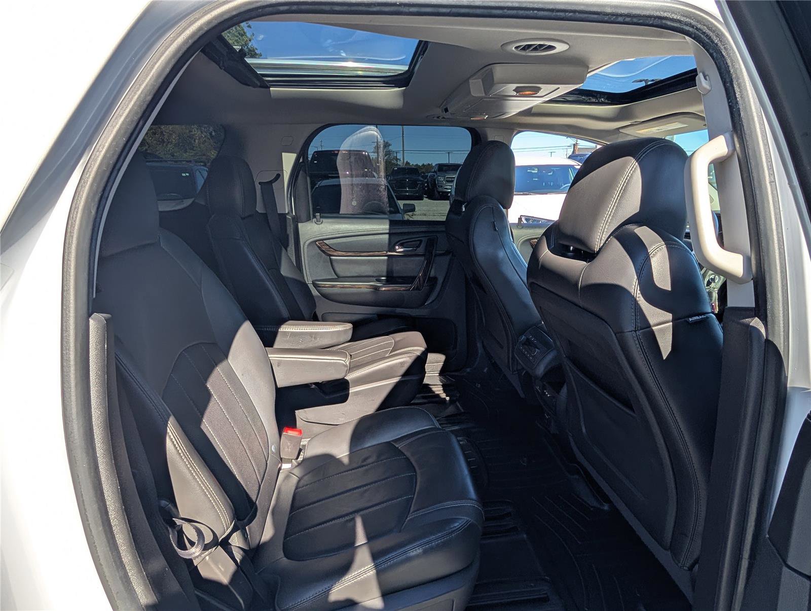 Used 2016 GMC Acadia Denali image 11