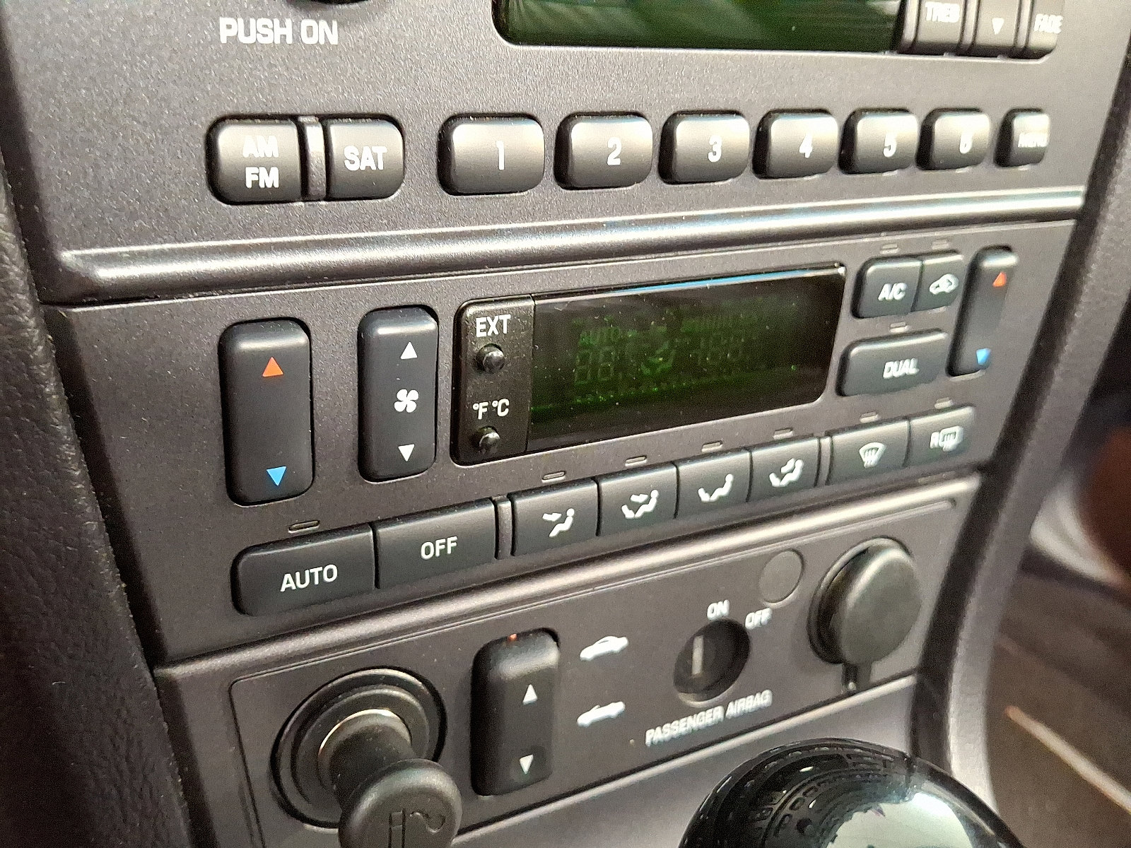 Used 2004 Ford Thunderbird image 21