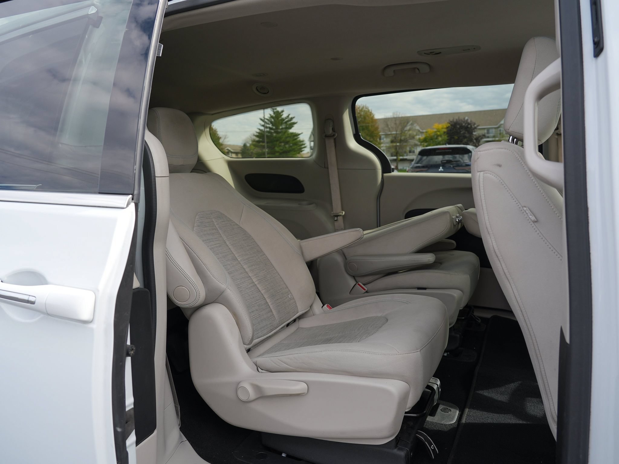 Used 2018 Chrysler Pacifica Touring Plus FWD image 29