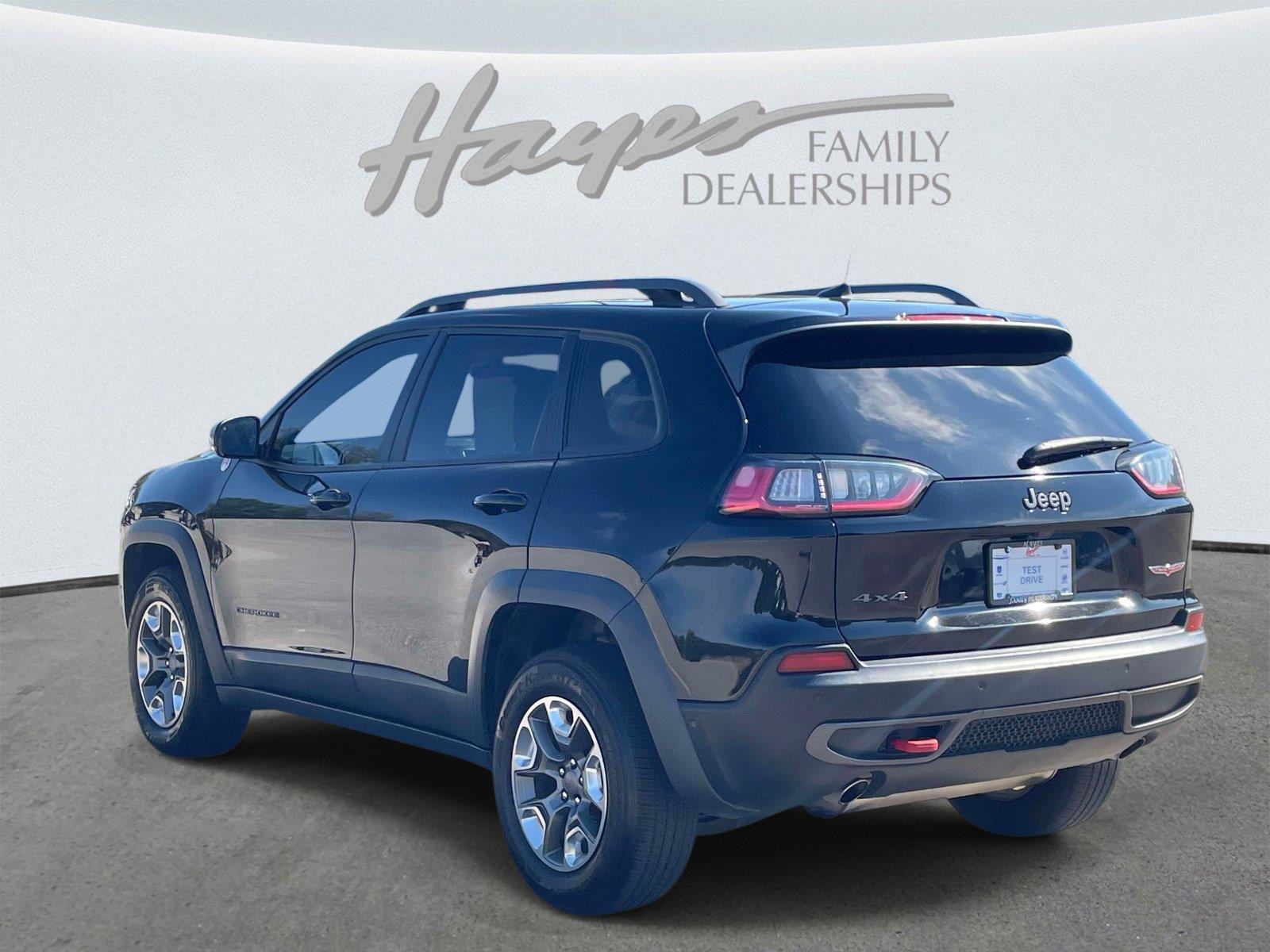 Used 2019 Jeep Cherokee Trailhawk AWD/4WD image 5